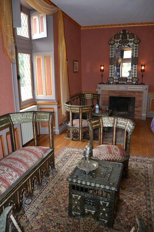 Chateau De Peufeilhoux Vallon-en-Sully Room photo